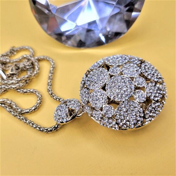 Large Round Crystal Pendant Necklace - Picture 2 of 13